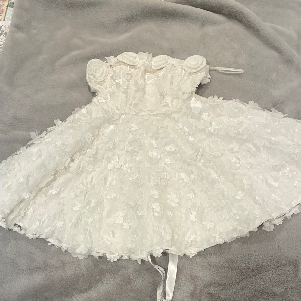 Elegant White Floral Mini Dress